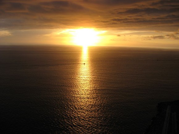 Sonne versinkt im Meer