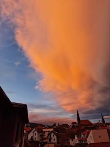 Wolken über Edenkoben im Farbrausch