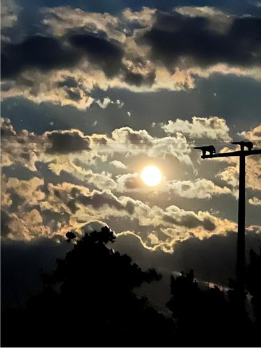 Sonne zwischen den Wolken