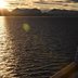 Glitzerndes Sonnenlicht auf dem Wasser