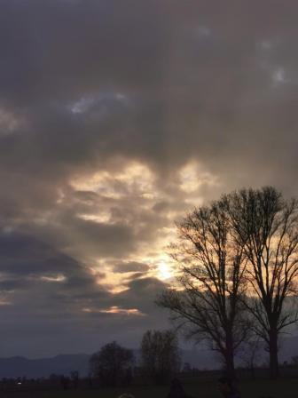 Sonne hinter Wolken