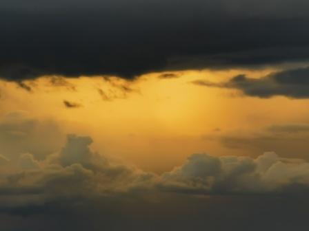 Sonne hinter Wolken