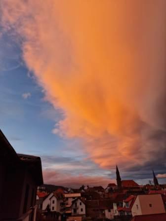 Wolken über Edenkoben im Farbrausch