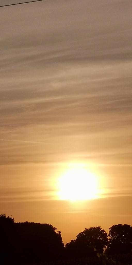 Sonne am Morgenhimmel