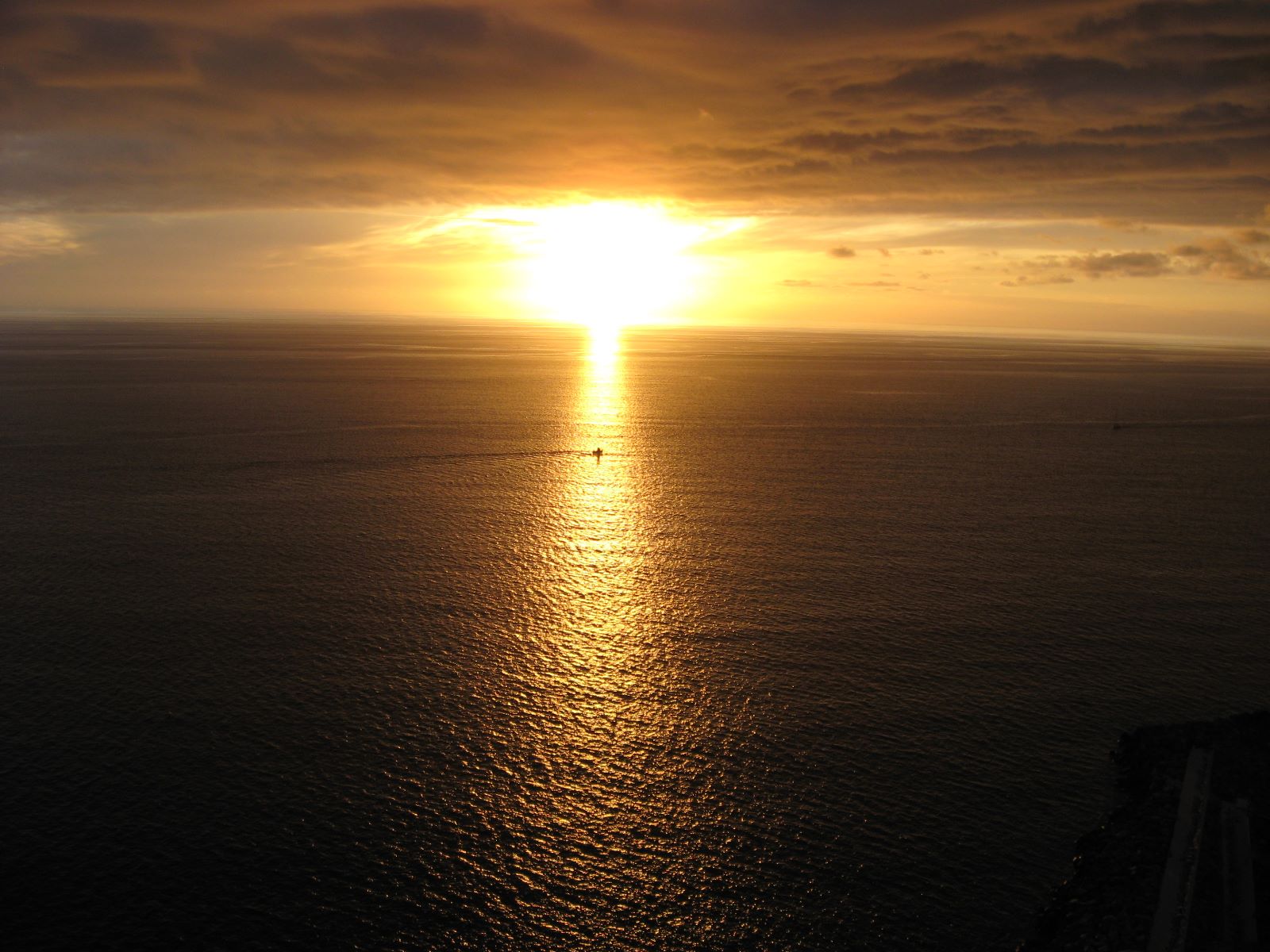 Sonne versinkt im Meer