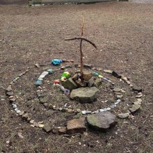 Spirale aus bunten Steinen